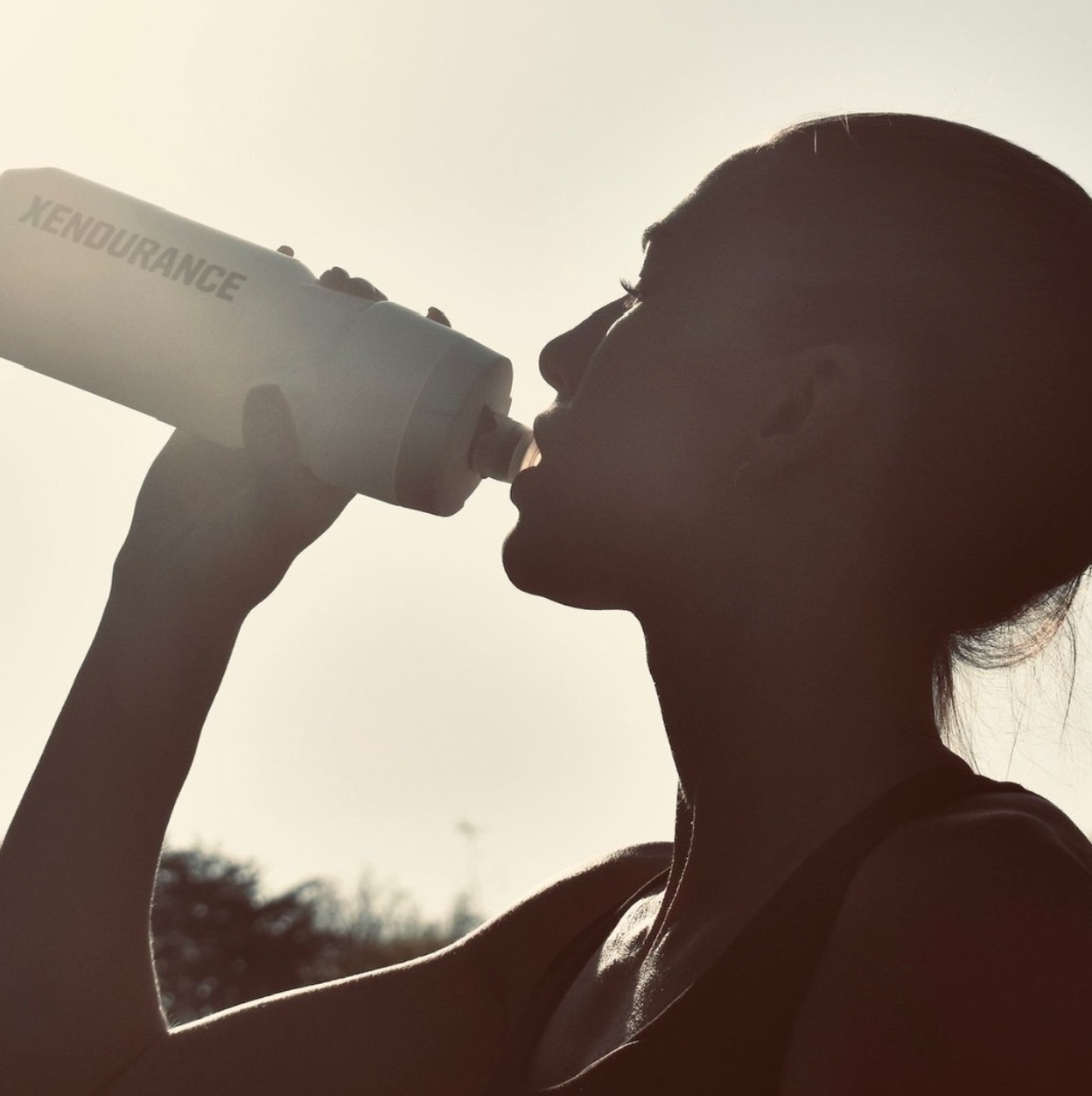 athlete drinking xendurance hydro